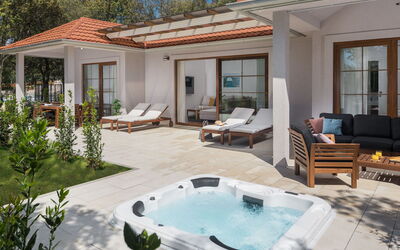 Accommodatie:&nbsp;Luxury Bay Villa with Private Hot Tub 313.2