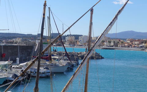 Cagnes-Sur-Mer 177: Wolk, Lucht, Dag, Eigendom, Water, Gebouw, Fabriek, Azure, Stedelijk Ontwerp, Openbare Ruimte