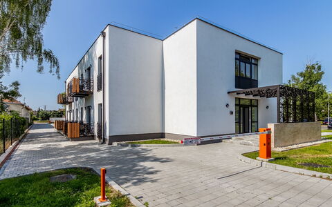 Anastasia: Wolk, Lucht, Dag, Eigendom, Water, Gebouw, Fabriek, Azure, Stedelijk Ontwerp, Openbare Ruimte