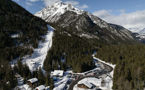 Champex 220: Bergachtig Landvormen, Boom, Berg, Hoogland, Sneeuw, Bergketen, Heuvel Station, Heuvel, Vallei, Winter