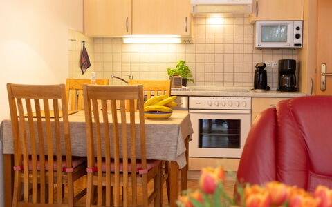 Sonnenküste: Meubilair, Interieur Ontwerp, Flooring, Hout, Keuken, Verdieping, Kamer, Toestel Van De Keuken, Major Appliance, Verlichting