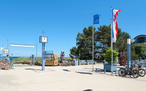 Sonnenküste: Lucht, Fiets, Wiel, Fabriek, Weg Oppervlak, Boom, Asfalt, Doorgang, Weg