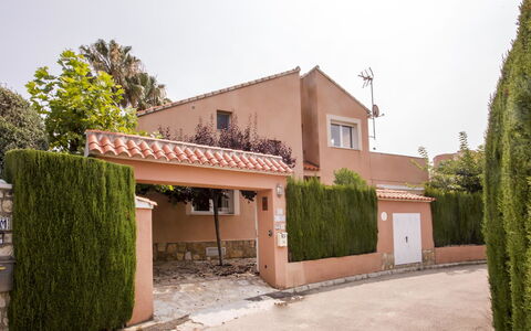 Casa Larauri Oliva Nova: Water, Fabriek, Zwembad, Boom, Schaduw, Buitenmeubels, Vrije Tijd, Rechthoek, Samengesteld Materiaal, Landschap