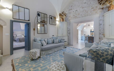 Dimora Cocchi: Fotolijst, Meubilair, Bankstel, Decoratie, Azure, Gebouw, Comfort, Woonkamer, Interieur Ontwerp, Architectuur