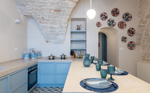 Dimora Cocchi: Eigendom, Meubilair, Cabinetry, Azure, Countertop, Blauw, Interieur Ontwerp, Architectuur, Gootsteen, Keuken