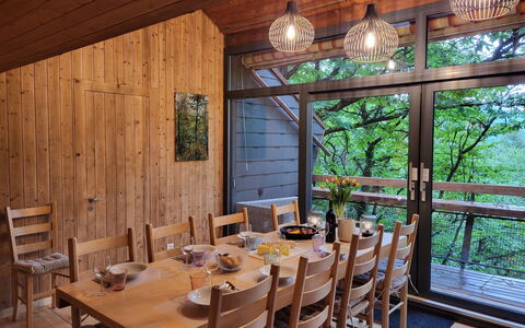 Bosco della Bella 6: Tafel, Meubilair, Eigendom, Stoel, Hout, Tableware, Interieur Ontwerp, Verlichting, Venster, Fabriek