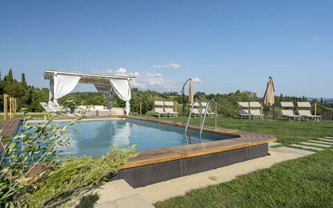 Villa Zara: Water, Lucht, Fabriek, Zwembad, Azure, Wolk, Boom, Schaduw, Gras, Stedelijk Ontwerp