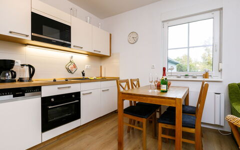 Jacobs: Cabinetry, Meubilair, Countertop, Venster, Gebouw, Fornuis, Toestel Van De Keuken, Wastafel, Hout, Keuken