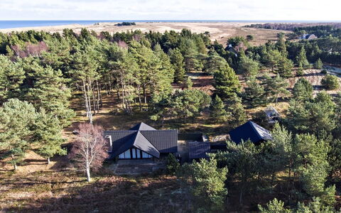 Eliza - 600M from the Sea: Dak, Huis, Land Lot, Huis, Verblijf, Landgoed, Garden Gebouwen, Schaduw, Blokhut, Landscaping