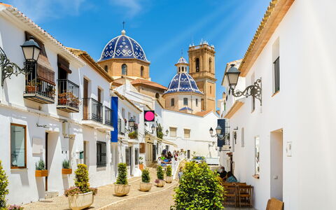 Altea 673: Fabriek, Lucht, Eigendom, Venster, Gebouw, Blauw, Azure, Wolk, Stedelijk Ontwerp, Woongebied