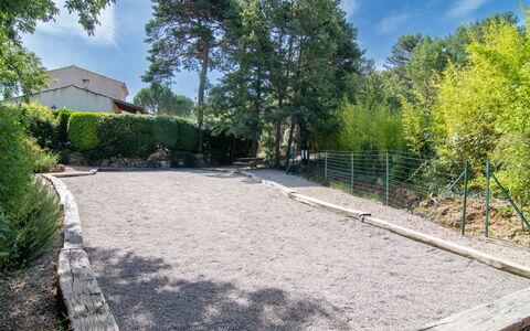 Petit Paradis Villa 44: Fabriek, Eigendom, Lucht, Wolk, Weg Oppervlak, Asfalt, Land Lot, Schaduw, Boom, Doorgang