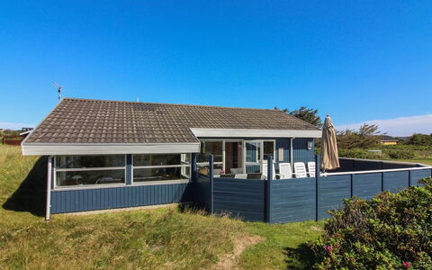 Mitre - 300M from the Sea: Dak, Huis, Huis, Verblijf, Land Lot, Landgoed, Schaduw, Siding, Veranda, Werf