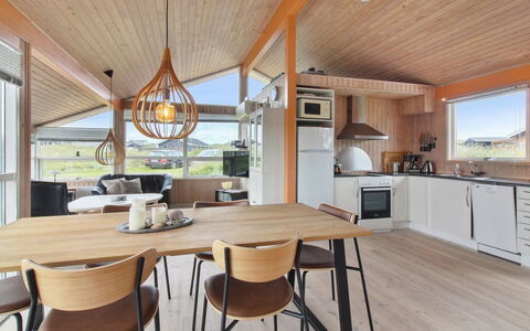 Mitre - 300M from the Sea: Hout, Interieur Ontwerp, Plafond, Flooring, Verdieping, Keuken, Meubilair, Huis, Beits, Hardwood