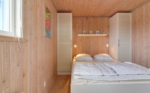 Mitre - 300M from the Sea: Hout, Verdieping, Slaapkamer, Flooring, Interieur Ontwerp, Plafond, Bed, Laken, Kamer, Meubilair