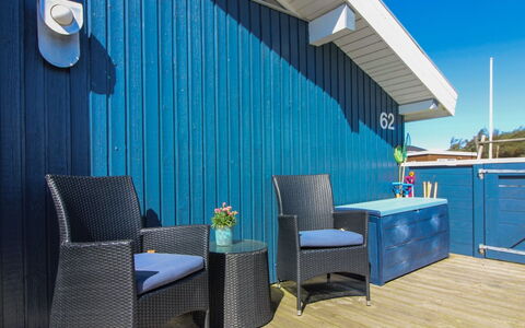 Mitre - 300M from the Sea: Plafond, Schaduw, Hardwood, Plank, Stoel, Beits, Buitenmeubels, Hotel