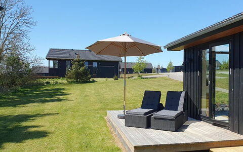 Enisa - 800M from the Sea: Dak, Huis, Deur, Verblijf, Schaduw, Siding, Werf, Landgoed, Backyard