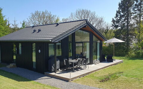Enisa - 800M from the Sea: Dak, Huis, Deur, Verblijf, Schaduw, Siding, Werf, Landgoed, Backyard