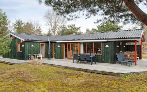 Nada - 200M from the Sea: Meubilair, Interieur Ontwerp, Flooring, Hout, Verdieping, Plafond, Houten Vloer, Stoel, Tafel, Verlichting