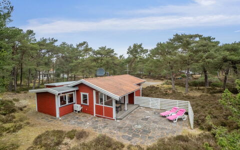 Sanela - 25M from the Sea: Meubilair, Interieur Ontwerp, Flooring, Hout, Verdieping, Plafond, Houten Vloer, Stoel, Tafel, Verlichting