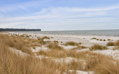 Sanela - 25M from the Sea: Meubilair, Interieur Ontwerp, Flooring, Hout, Verdieping, Plafond, Houten Vloer, Stoel, Tafel, Verlichting