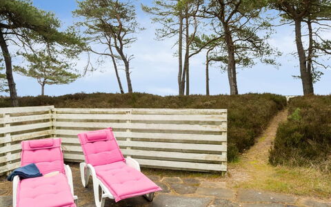 Sanela - 25M from the Sea: Meubilair, Interieur Ontwerp, Flooring, Hout, Verdieping, Plafond, Houten Vloer, Stoel, Tafel, Verlichting