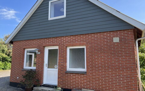 Riitta - 250M from the Sea: Vegetation, Struik, De Lente, Verblijf, Tuin, Schaduw, Backyard, Werf, Stoel