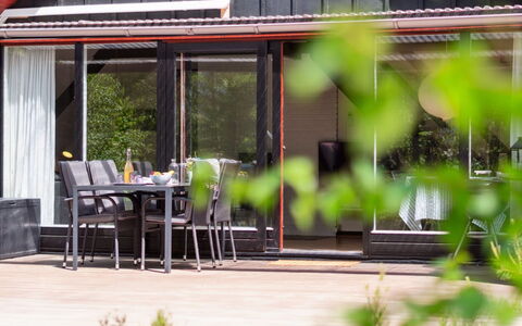 Olla - 400M from the Sea: Meubilair, Interieur Ontwerp, Flooring, Hout, Verdieping, Plafond, Houten Vloer, Stoel, Tafel, Verlichting