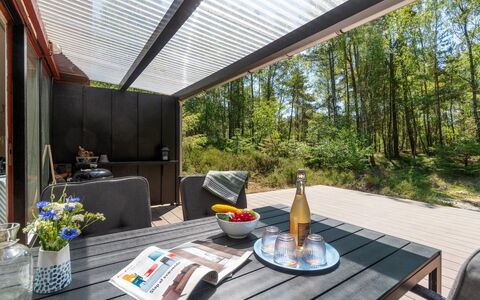Olla - 400M from the Sea: Meubilair, Interieur Ontwerp, Flooring, Hout, Verdieping, Plafond, Houten Vloer, Stoel, Tafel, Verlichting