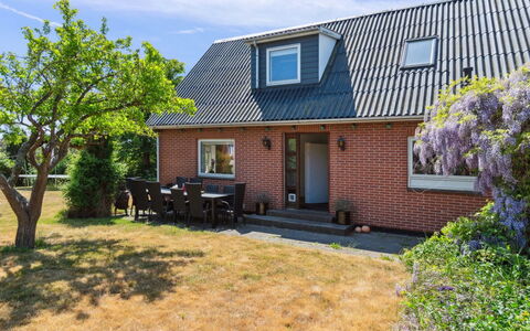 Angelie - 350M from the Sea: Vegetation, Struik, De Lente, Verblijf, Tuin, Schaduw, Backyard, Werf, Stoel