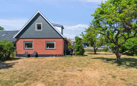 Angelie - 350M from the Sea: Vegetation, Struik, De Lente, Verblijf, Tuin, Schaduw, Backyard, Werf, Stoel
