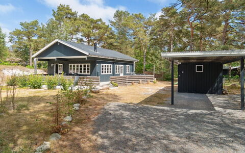Sjo - 300M from the Sea: Dak, Huis, Land Lot, Huis, Verblijf, Landgoed, Garden Gebouwen, Schaduw, Blokhut, Landscaping