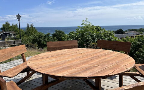 Johanna - 300M from the Sea: Hout, Meubilair, Appartement, Kamer, Plafond, Beits, Stoel, Hardwood, Vernis, Timmerhout