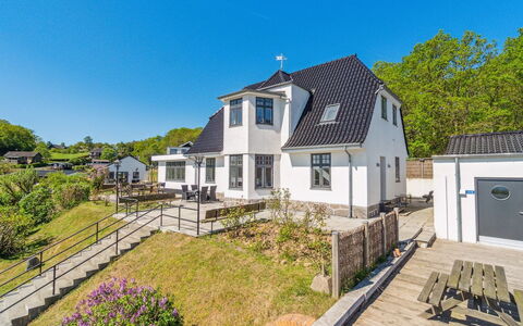 Johanna - 300M from the Sea: Hout, Meubilair, Appartement, Kamer, Plafond, Beits, Stoel, Hardwood, Vernis, Timmerhout