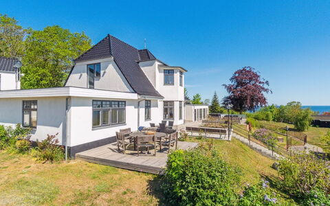 Johanna - 300M from the Sea: Hout, Meubilair, Appartement, Kamer, Plafond, Beits, Stoel, Hardwood, Vernis, Timmerhout