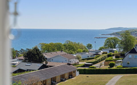 Johanna - 300M from the Sea: Hout, Meubilair, Appartement, Kamer, Plafond, Beits, Stoel, Hardwood, Vernis, Timmerhout