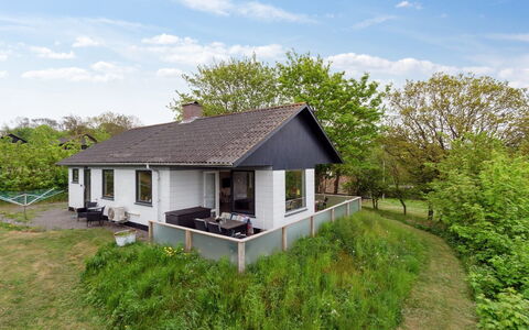 Dika - 400M from the Sea: Verblijf, Huis, Huis, Dak, Veranda, Landgoed, Siding, Garden Gebouwen, Boerderij, Werf