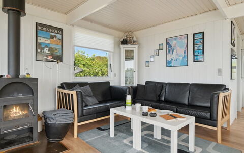 Eliene - 400M from the Sea: Hout, Meubilair, Flooring, Verdieping, Interieur Ontwerp, Bankstel, Woonkamer, Plafond, Huis, Houten Vloer