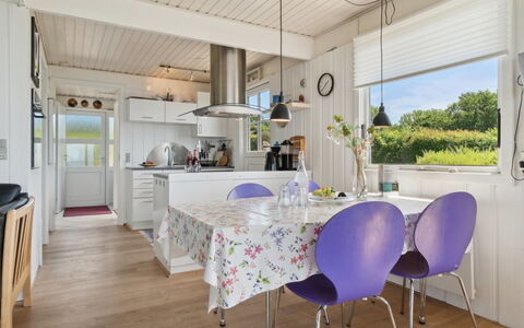 Eliene - 400M from the Sea: Meubilair, Interieur Ontwerp, Flooring, Plafond, Hout, Lichte Inrichting, Keuken, Verdieping, Huis, Stoel