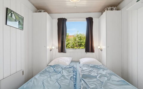 Eliene - 400M from the Sea: Hout, Slaapkamer, Plafond, Verdieping, Huis, Bed, Bed Frame, Beits, Hardwood, Laken