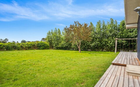 Isto - 250M from the Sea: Groen, Gras, Land Lot, Tuin, Gazon, Schaduw, Weide, Landscaping, Werf