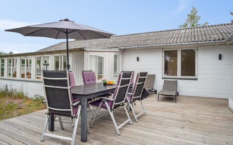 Janna - 75M from the Sea: Meubilair, Interieur Ontwerp, Flooring, Hout, Verdieping, Plafond, Houten Vloer, Stoel, Tafel, Verlichting