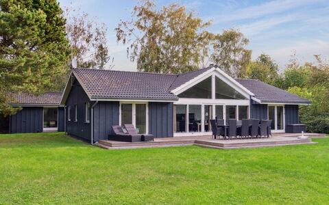 Josina - 675M from the Sea: Gras, Huis, Dak, Huis, Verblijf, Struik, Land Lot, Landelijk Gebied, Boerderij, Groundcover