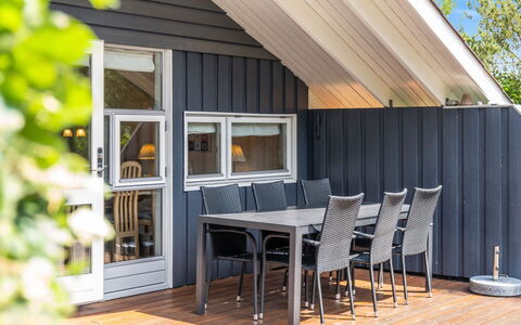 Dorti - 725M from the Sea: Hout, Dak, Architectuur, Huis, Huis, Verblijf, Siding, Hardwood, Helling, Landgoed