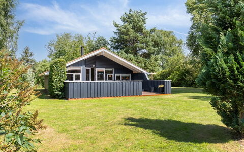 Dorti - 725M from the Sea: Hout, Dak, Architectuur, Huis, Huis, Verblijf, Siding, Hardwood, Helling, Landgoed