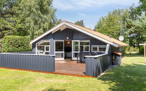 Dorti - 725M from the Sea: Hout, Dak, Architectuur, Huis, Huis, Verblijf, Siding, Hardwood, Helling, Landgoed