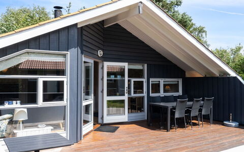 Dorti - 725M from the Sea: Hout, Dak, Architectuur, Huis, Huis, Verblijf, Siding, Hardwood, Helling, Landgoed
