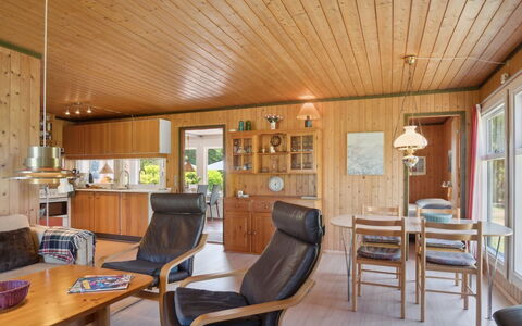 Carena - 1.8Km from the Sea: Woongebied, Dak, Voorstad, Oprit, Landgoed, Schoorsteen