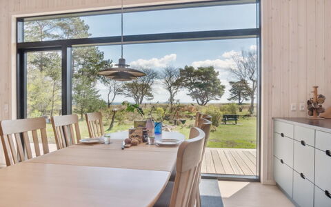 Toska - 100M to the Fjord: Meubilair, Interieur Ontwerp, Flooring, Hout, Verdieping, Plafond, Houten Vloer, Stoel, Tafel, Verlichting