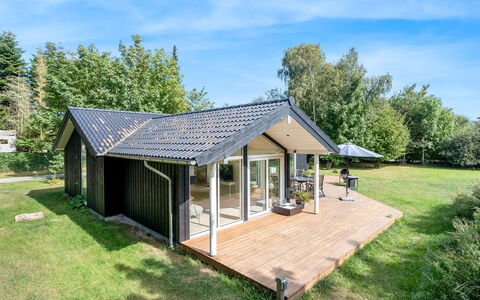 Elin - 200M from the Sea: Meubilair, Interieur Ontwerp, Flooring, Hout, Verdieping, Plafond, Houten Vloer, Stoel, Tafel, Verlichting