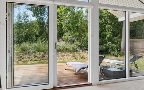 Elin - 200M from the Sea: Meubilair, Interieur Ontwerp, Flooring, Hout, Verdieping, Plafond, Houten Vloer, Stoel, Tafel, Verlichting